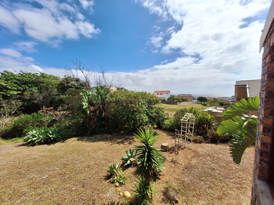 3 Bedroom Property for Sale in Wavecrest Eastern Cape